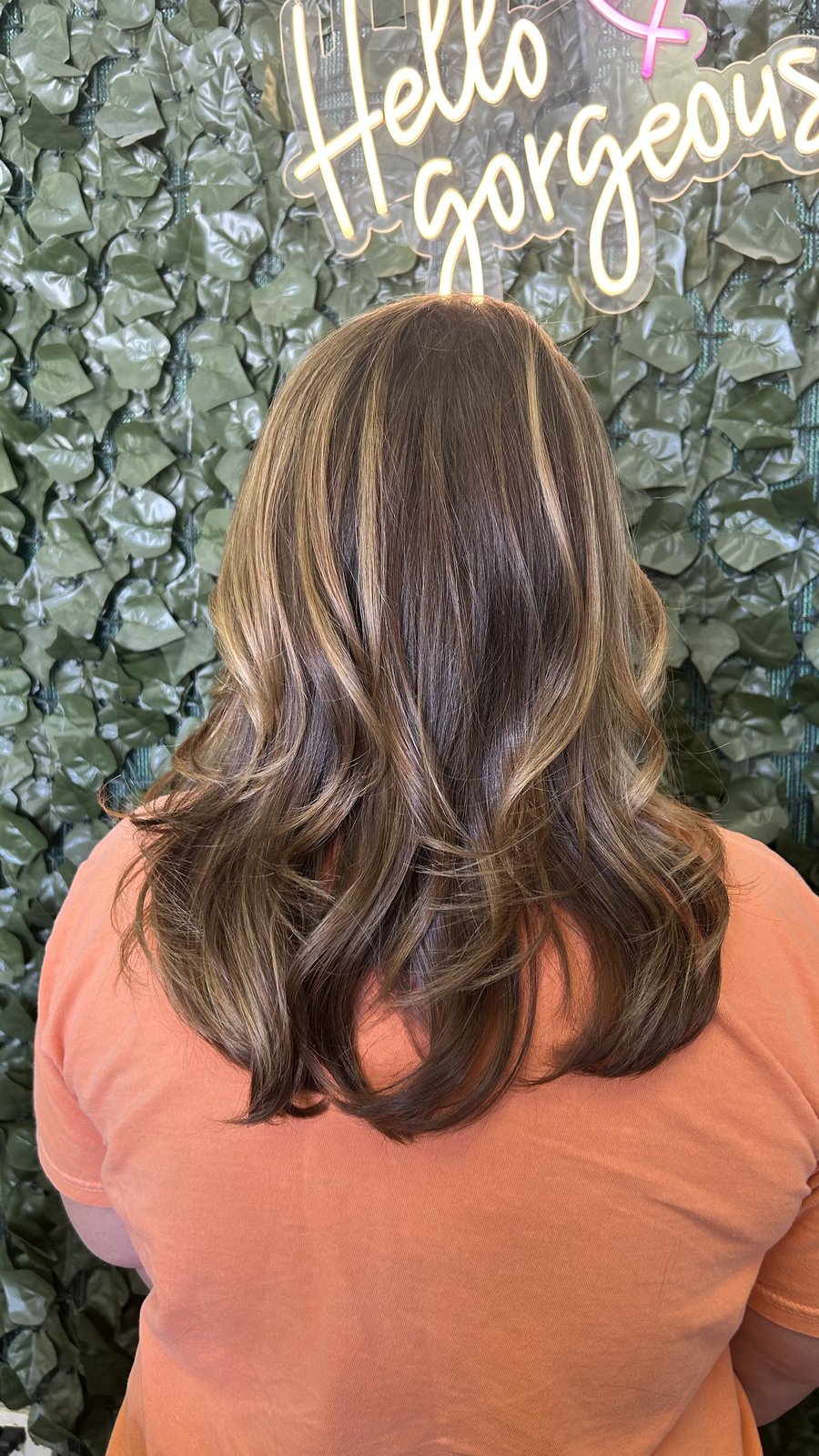 Bright dimensional highlights, styled with waves.