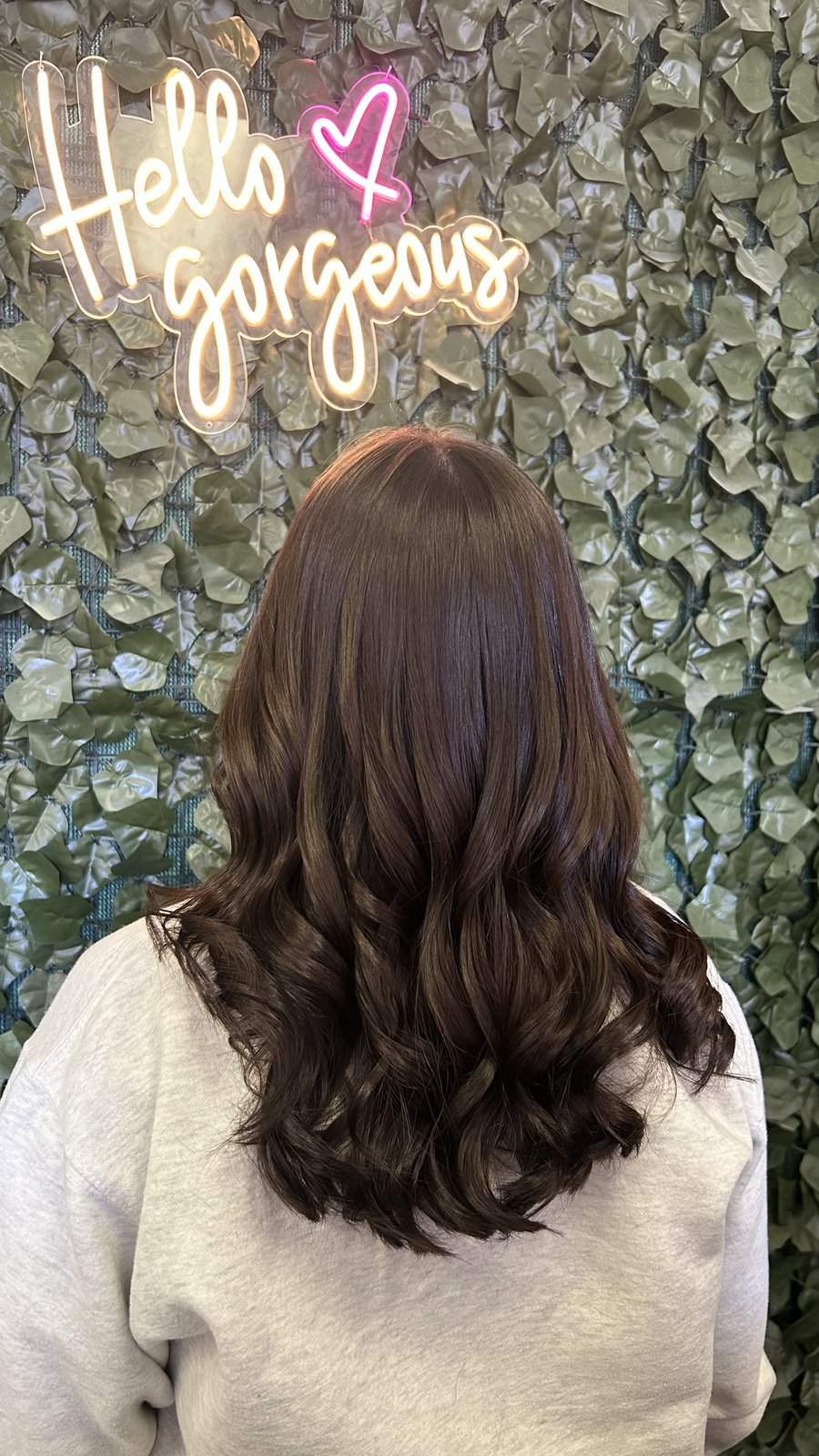 Chocolate brunette polished waves at the leaf wall.